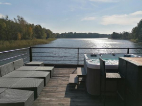 Dom na wodzie in Nowe Kiełbonki